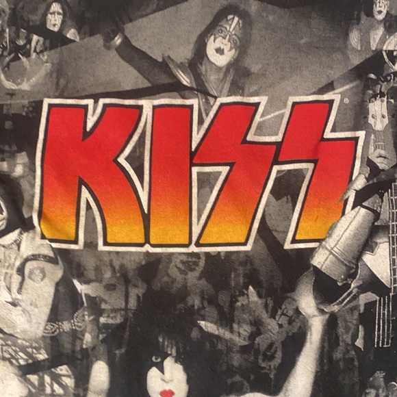 Vintage Kiss Tee - Picture 2 of 4